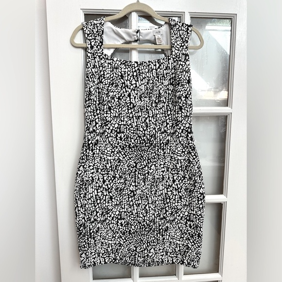 Vintage Cache Black and White Textured Classic Dress Fitted Stretchy Size 12 L - Picture 11 of 11